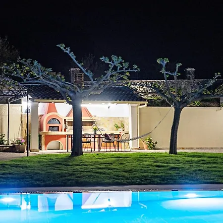 Pine Forest Vilă Kompítsion