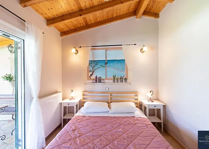 Pine Forest Villa Kompítsion