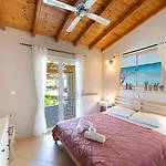 Pine Forest Villa Kompítsion